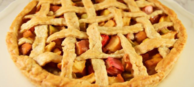 Rhubarb-Apple Pie (refined sugar-free)